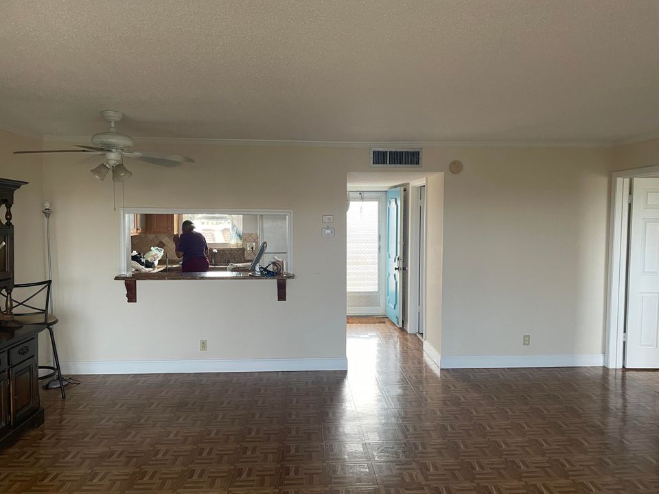 Active With Contract: $1,375 (1 beds, 1 baths, 790 Square Feet)