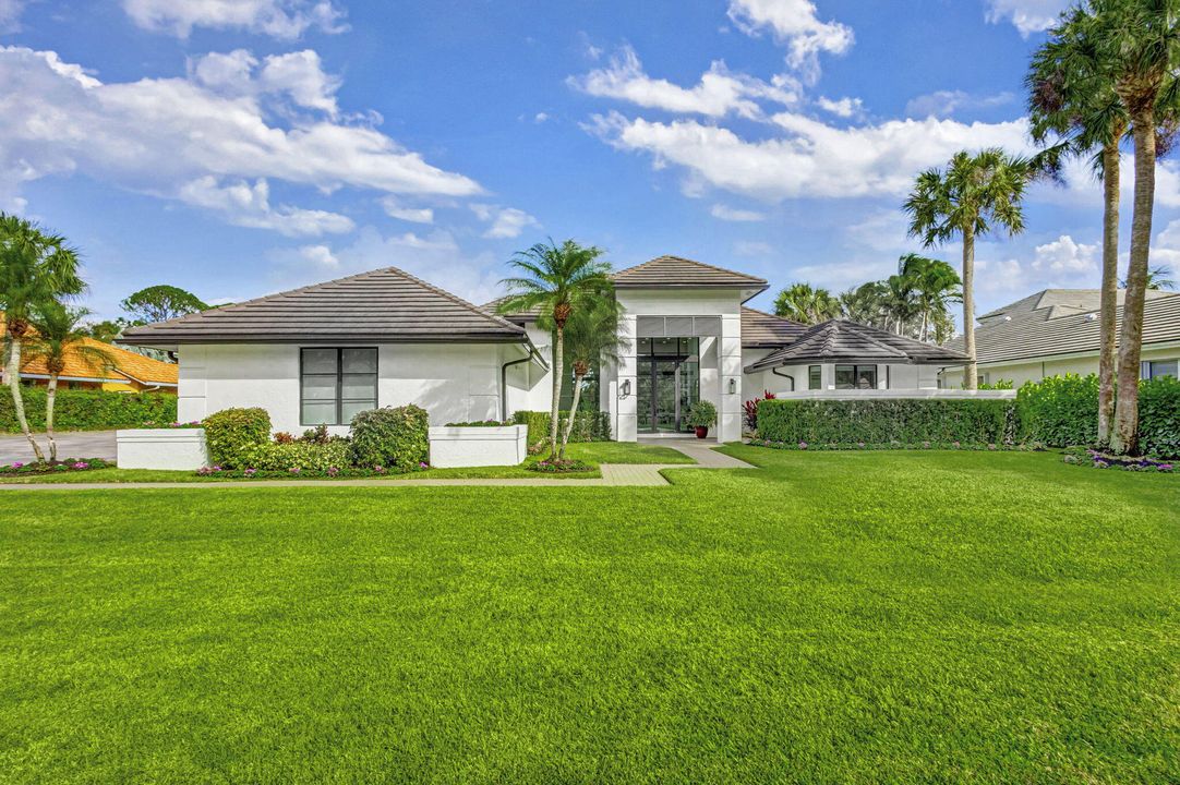 For Sale: $2,549,000 (3 beds, 3 baths, 2782 Square Feet)