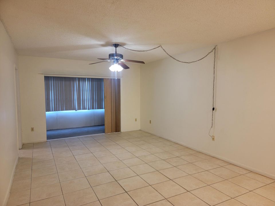 For Rent: $1,600 (2 beds, 1 baths, 924 Square Feet)