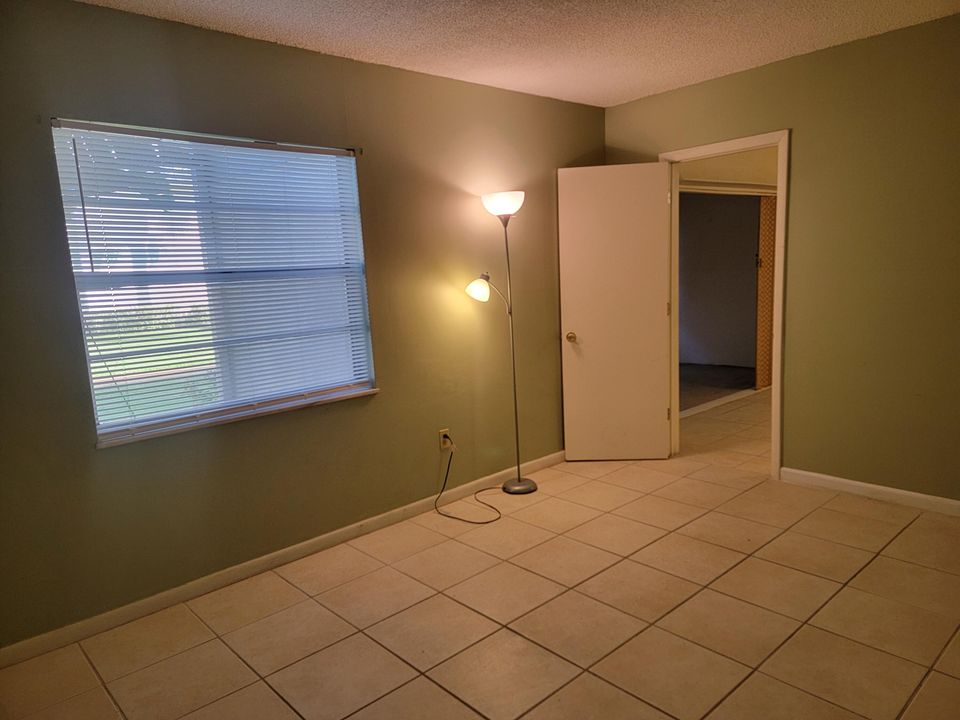 For Rent: $1,600 (2 beds, 1 baths, 924 Square Feet)