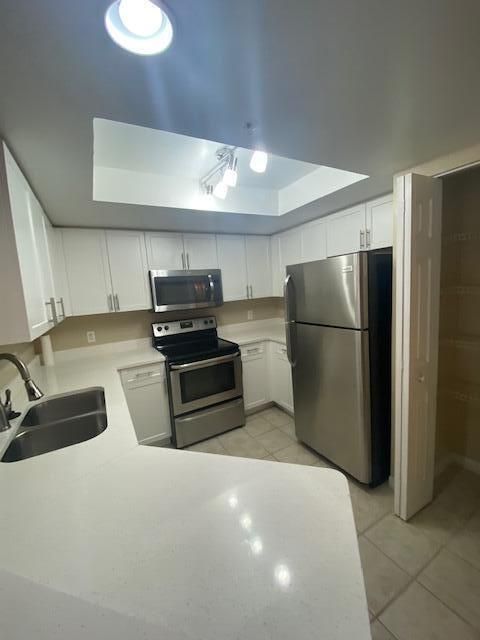 For Rent: $2,200 (2 beds, 2 baths, 1026 Square Feet)