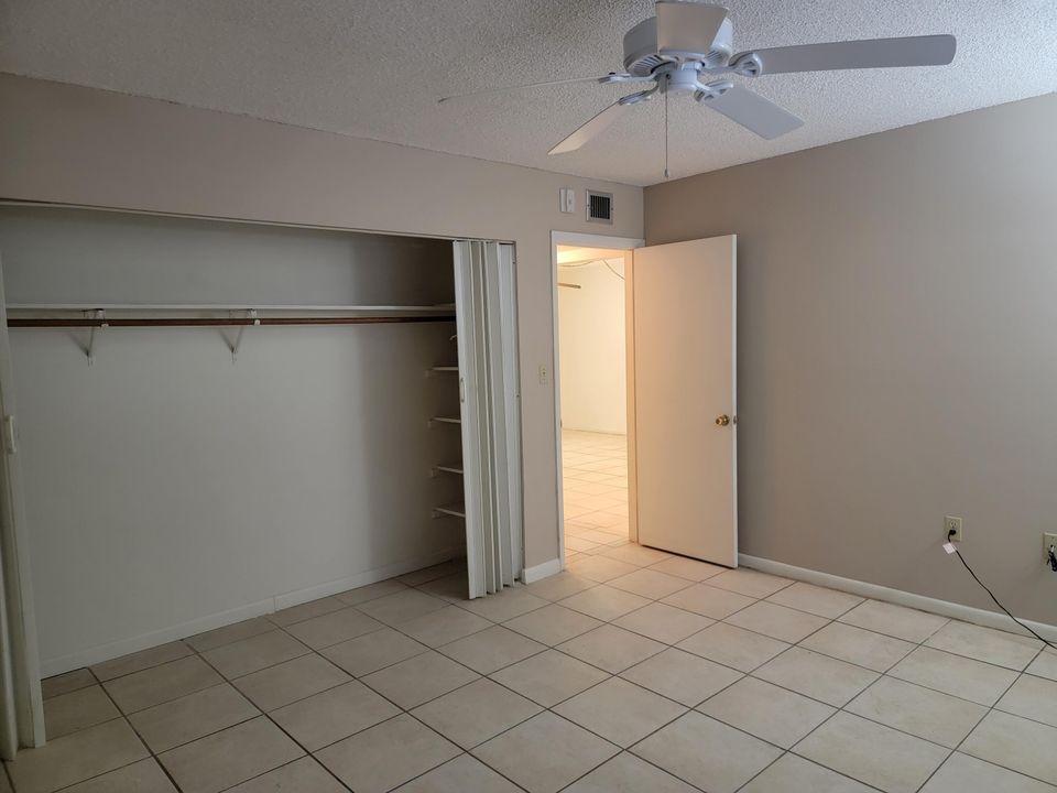 For Rent: $1,600 (2 beds, 1 baths, 924 Square Feet)