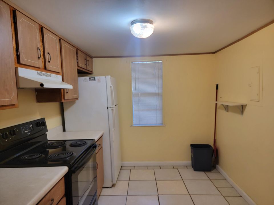 For Rent: $1,600 (2 beds, 1 baths, 924 Square Feet)