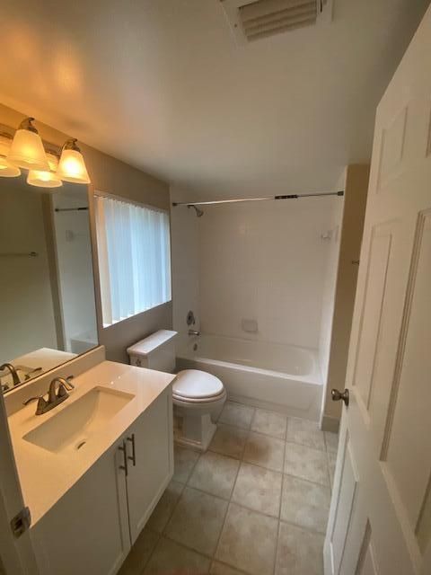 For Rent: $2,200 (2 beds, 2 baths, 1026 Square Feet)