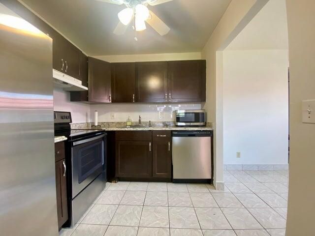 For Rent: $1,600 (1 beds, 1 baths, 720 Square Feet)