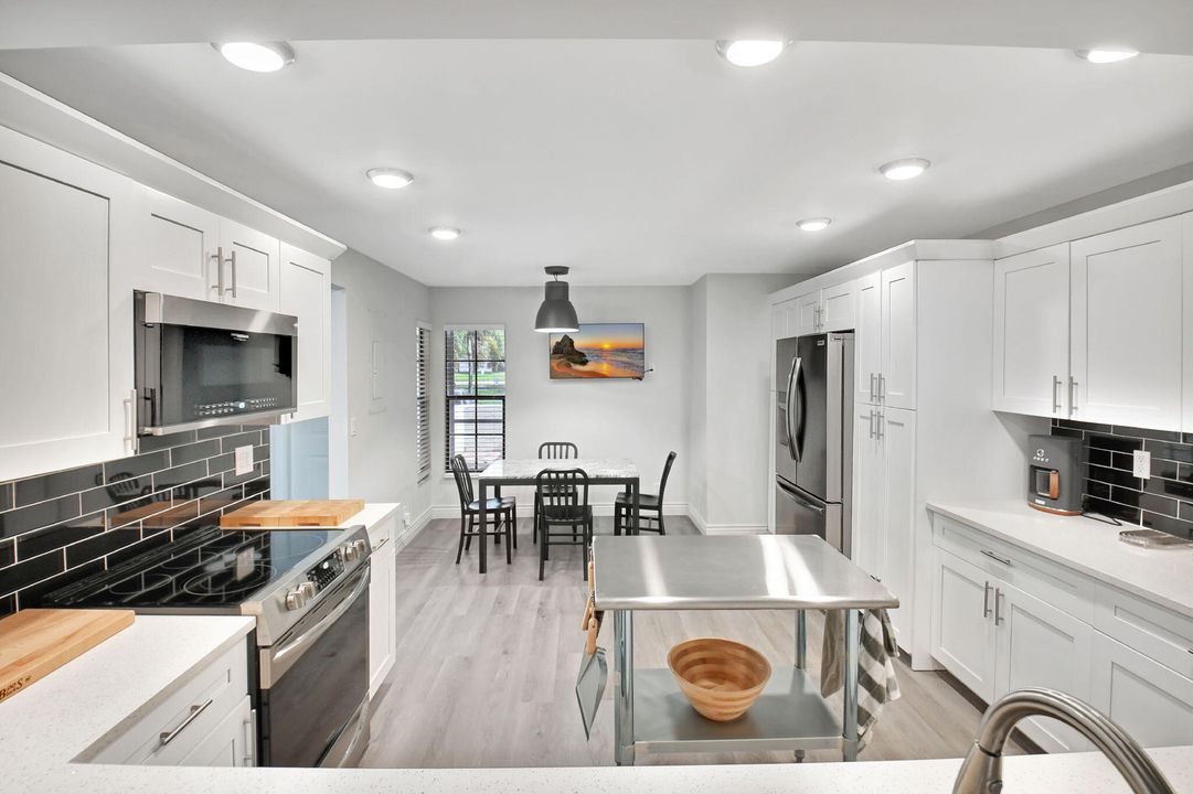 For Sale: $354,900 (2 beds, 2 baths, 1498 Square Feet)