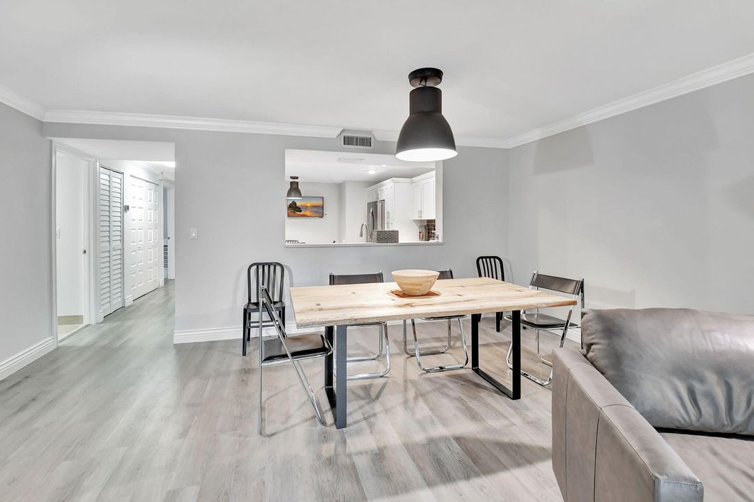 For Sale: $354,900 (2 beds, 2 baths, 1498 Square Feet)