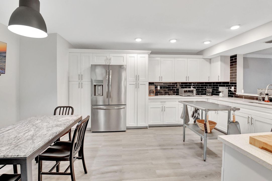 For Sale: $354,900 (2 beds, 2 baths, 1498 Square Feet)