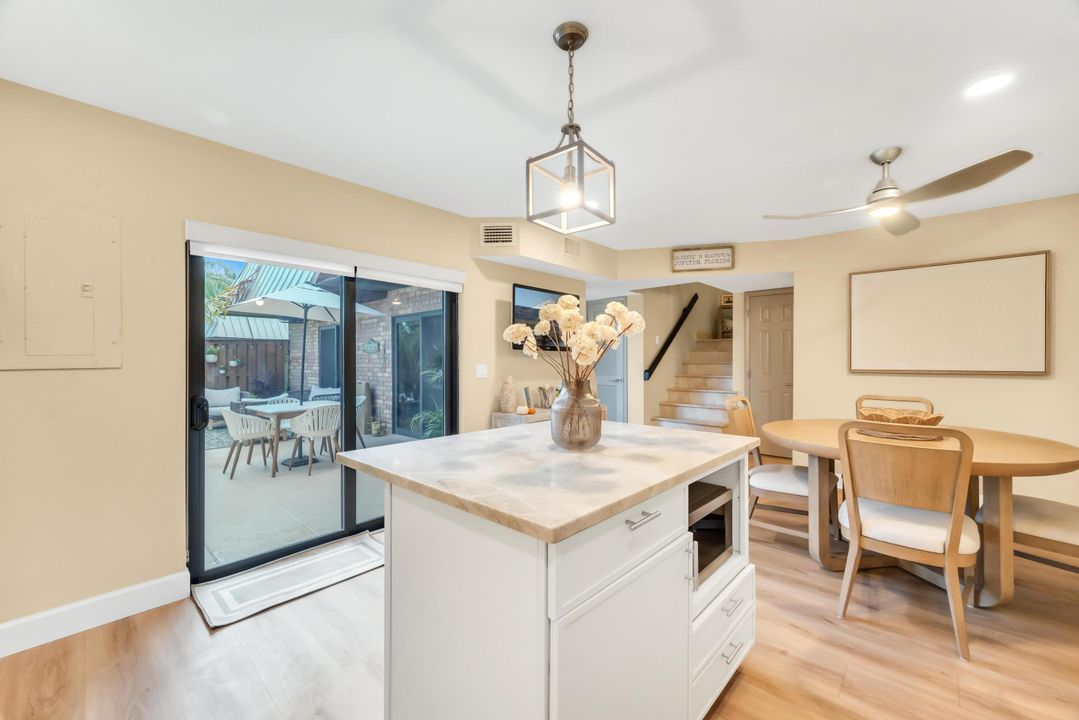 For Sale: $695,000 (2 beds, 2 baths, 1708 Square Feet)