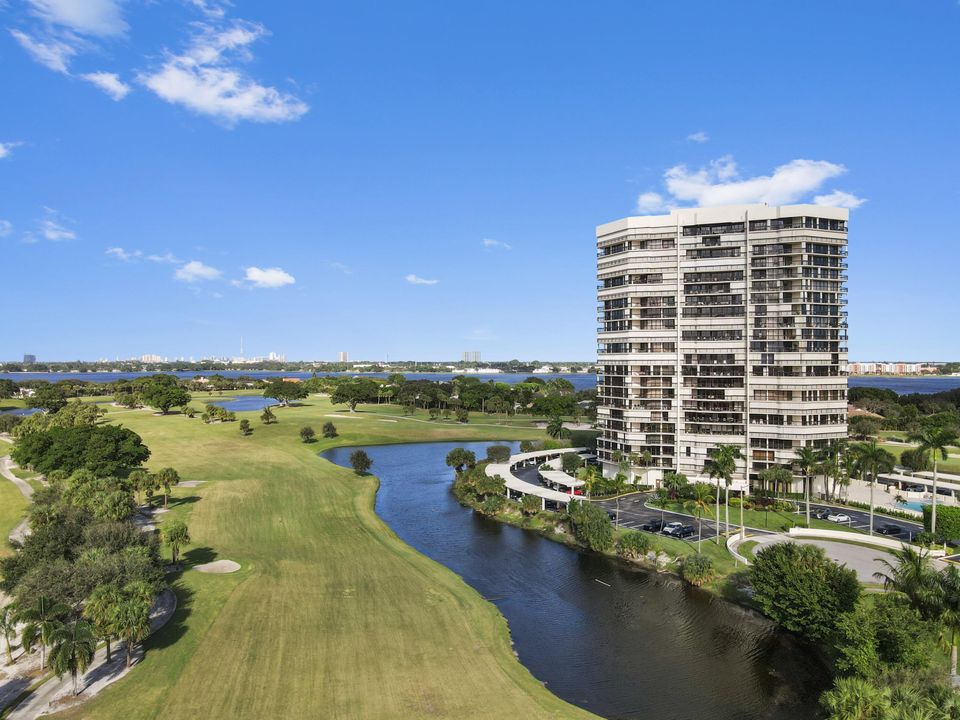 For Sale: $899,000 (2 beds, 2 baths, 1741 Square Feet)