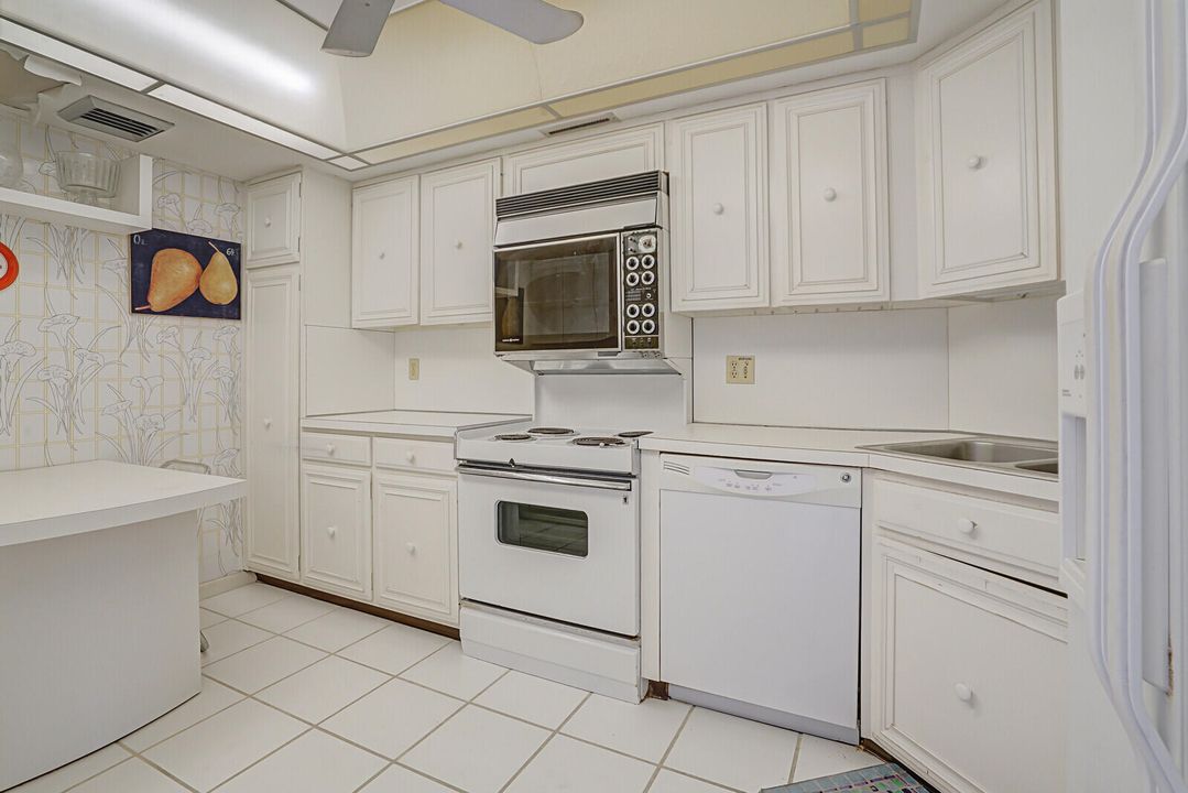 For Sale: $262,000 (3 beds, 2 baths, 1404 Square Feet)