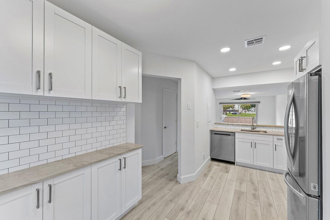 For Sale: $374,950 (2 beds, 2 baths, 1176 Square Feet)