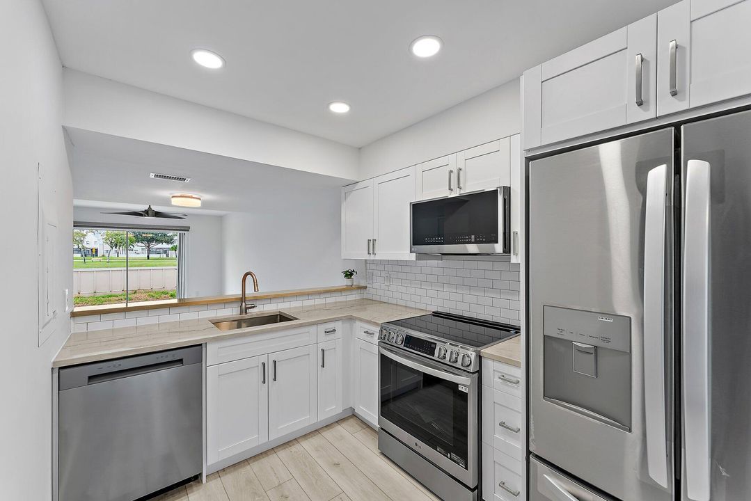 For Sale: $374,950 (2 beds, 2 baths, 1176 Square Feet)