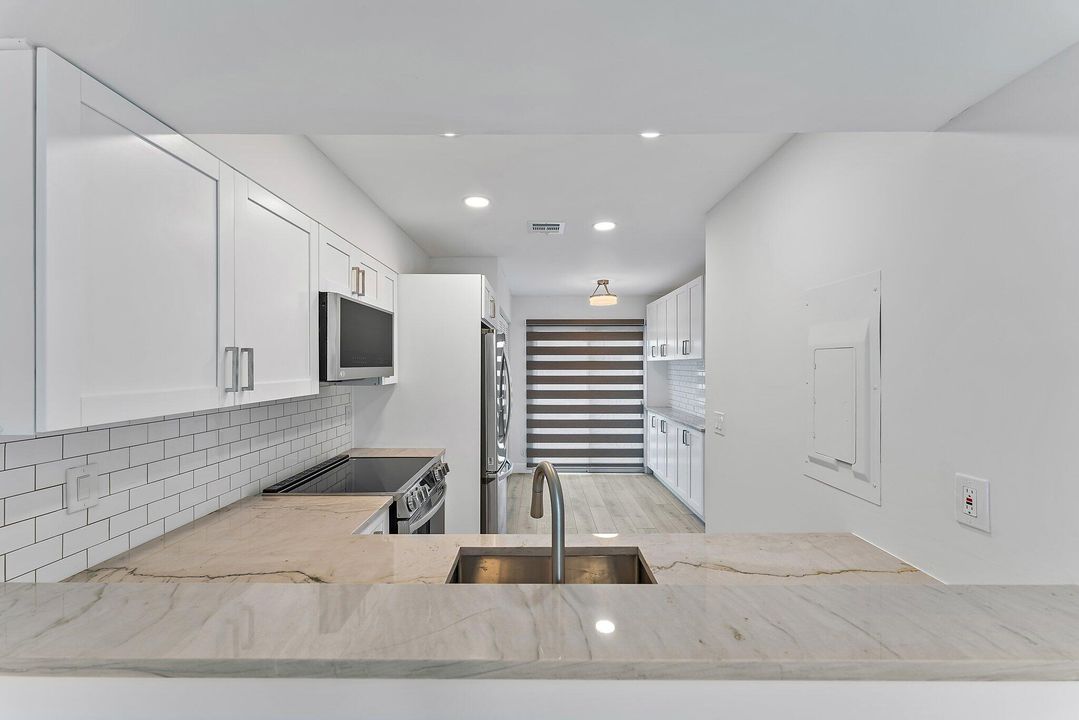 For Sale: $374,950 (2 beds, 2 baths, 1176 Square Feet)