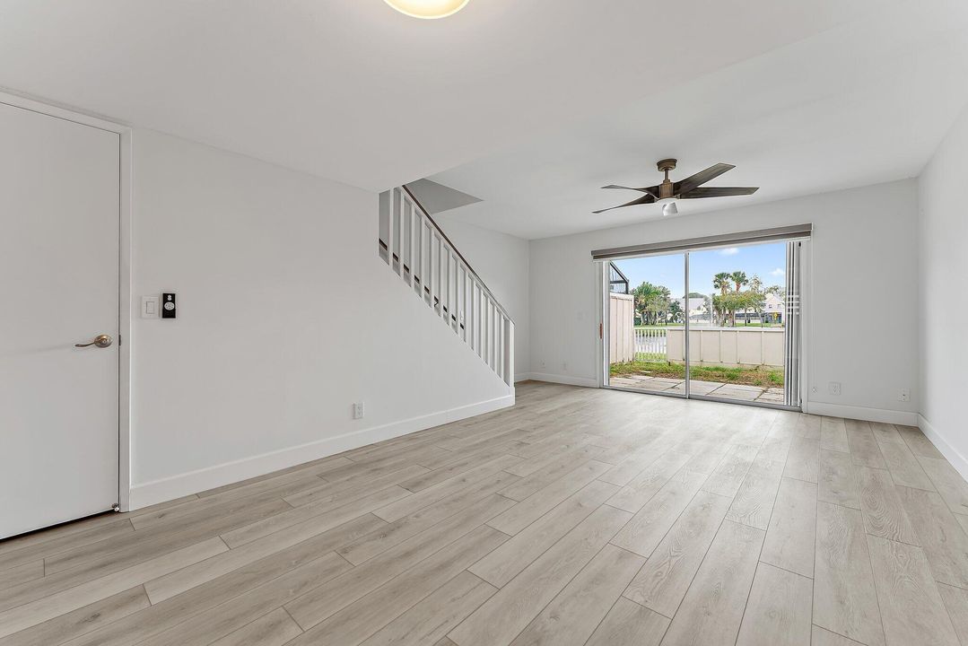 For Sale: $374,950 (2 beds, 2 baths, 1176 Square Feet)