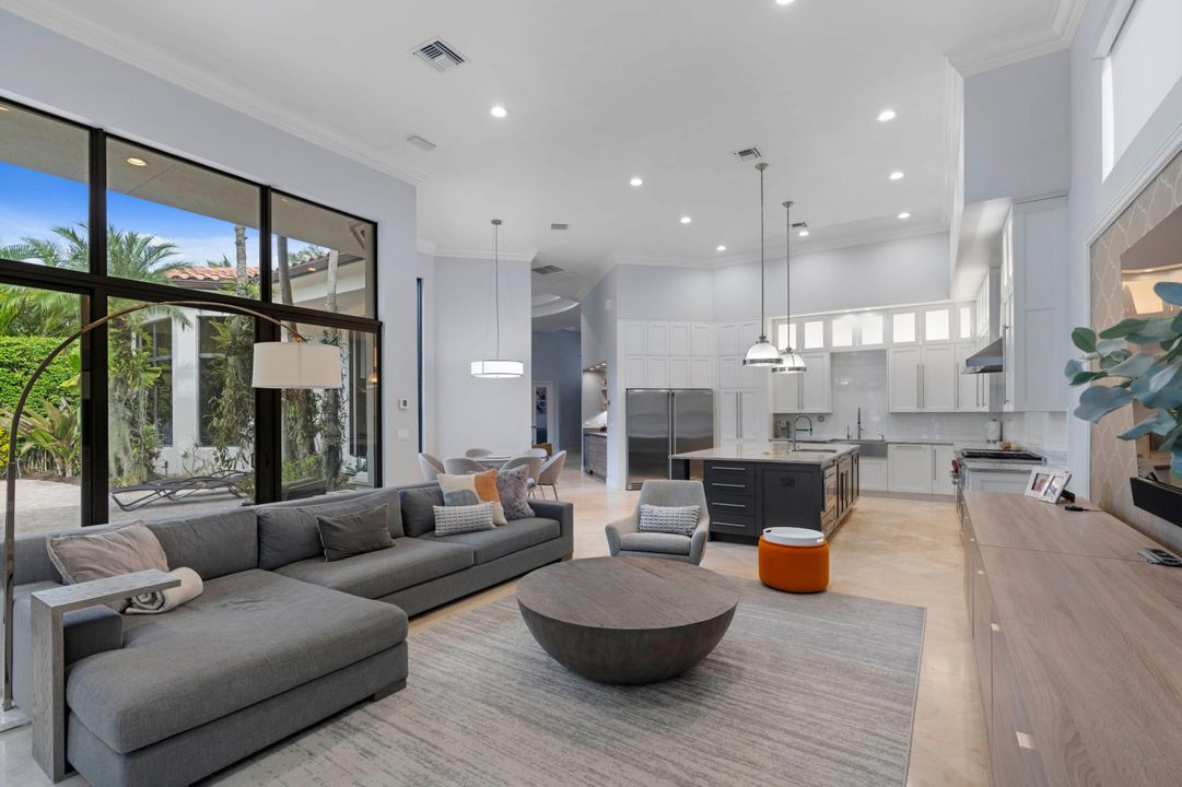 For Sale: $3,950,000 (5 beds, 5 baths, 4702 Square Feet)