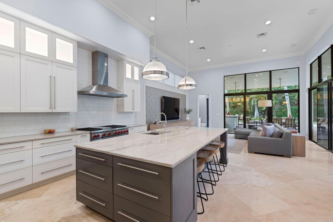 For Sale: $3,950,000 (5 beds, 5 baths, 4702 Square Feet)