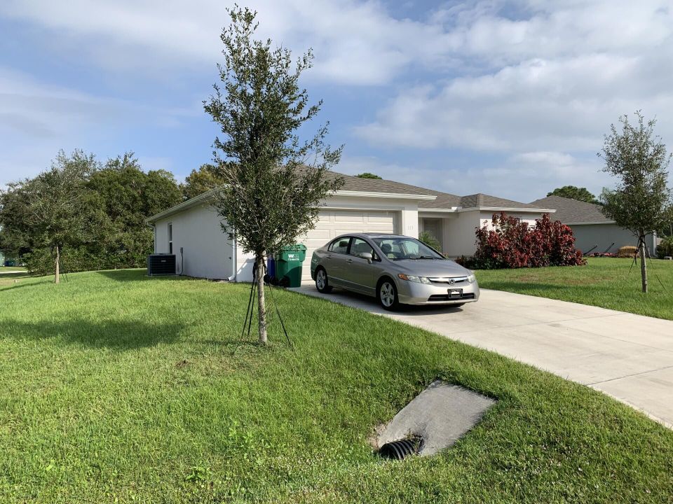 For Sale: $325,000 (3 beds, 2 baths, 1294 Square Feet)