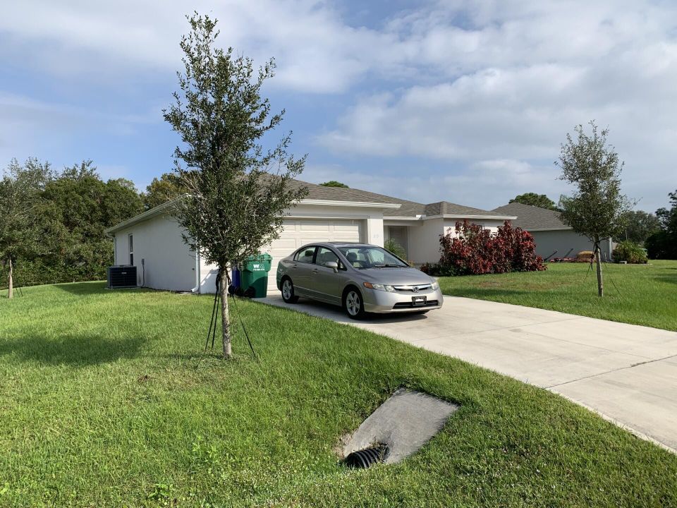 For Sale: $325,000 (3 beds, 2 baths, 1294 Square Feet)