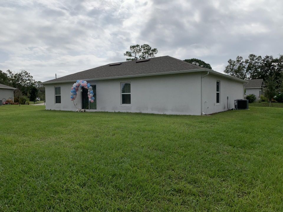 For Sale: $325,000 (3 beds, 2 baths, 1294 Square Feet)