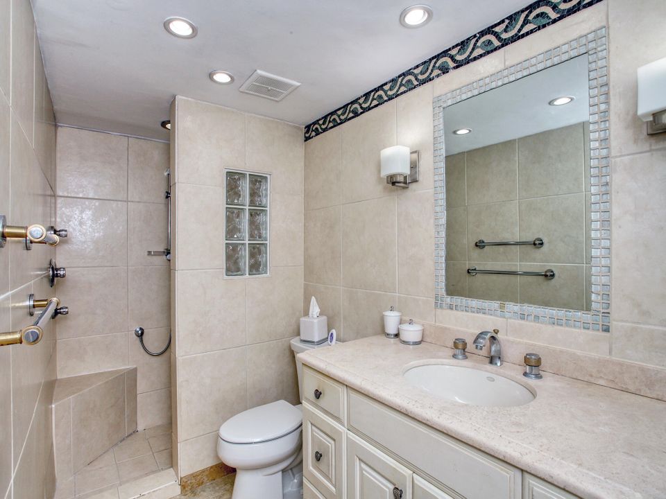 For Sale: $1,400,000 (2 beds, 2 baths, 1264 Square Feet)