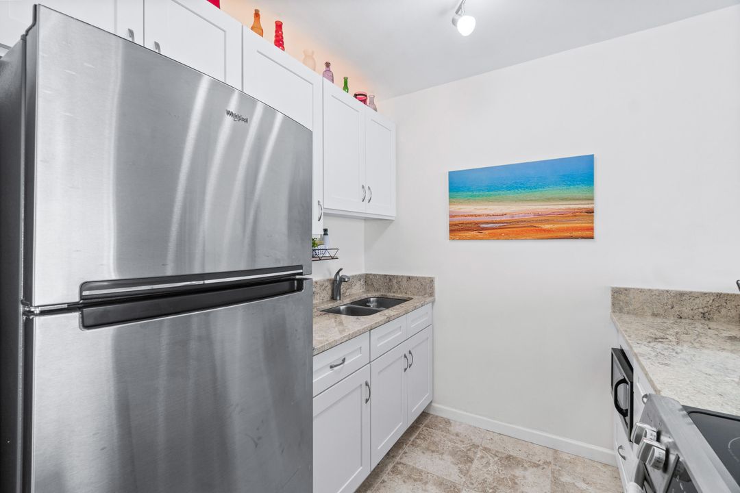 For Sale: $259,000 (1 beds, 1 baths, 550 Square Feet)