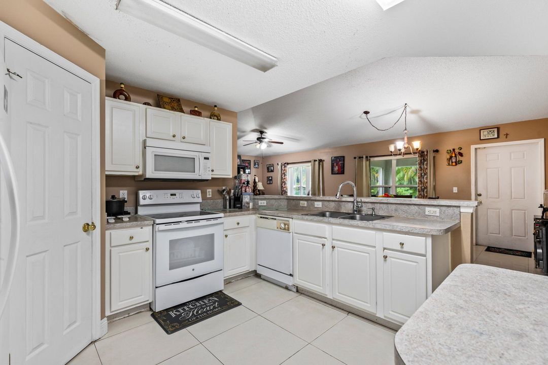 For Sale: $380,000 (3 beds, 2 baths, 1808 Square Feet)