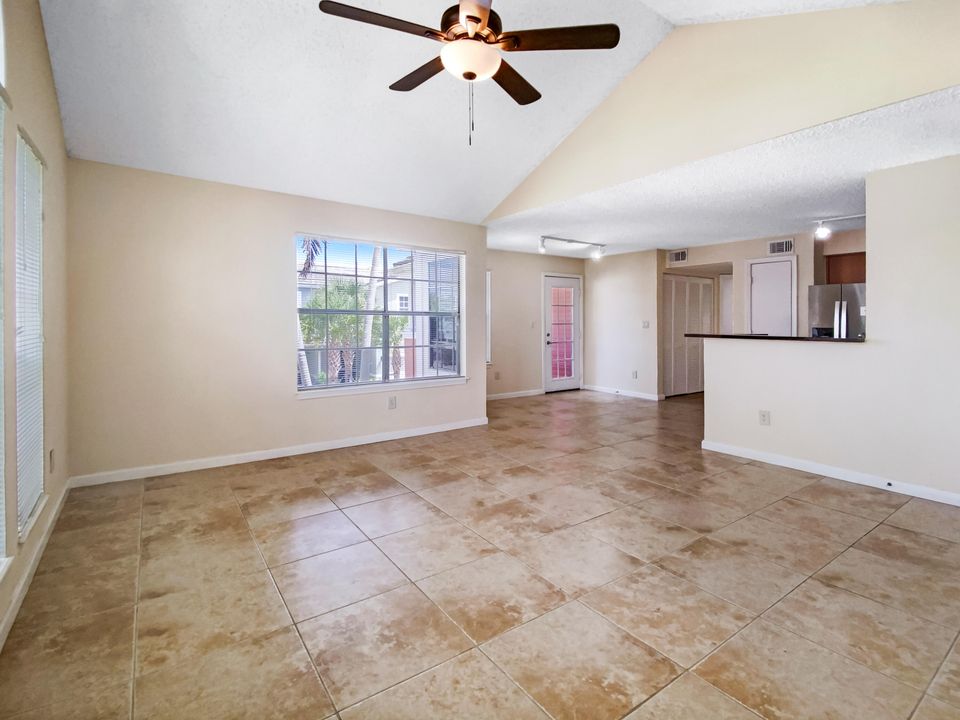 For Rent: $2,375 (2 beds, 2 baths, 948 Square Feet)