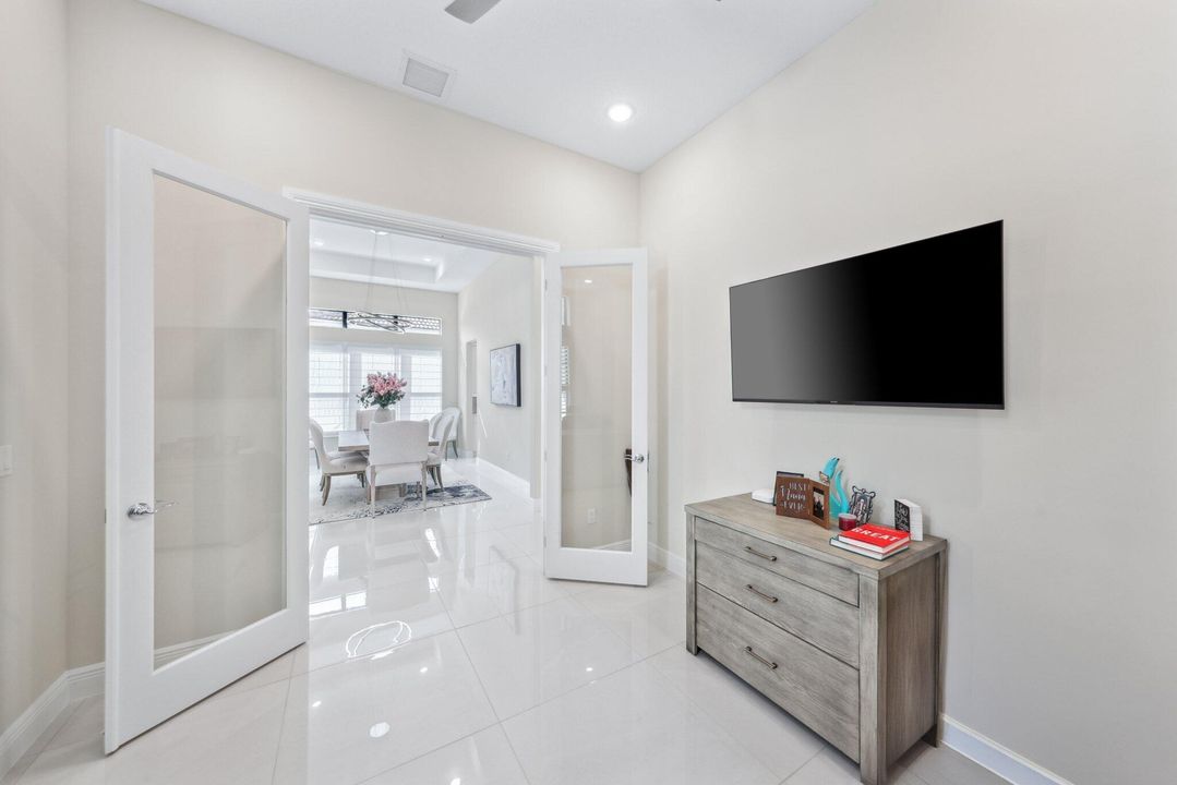 For Sale: $1,280,000 (3 beds, 2 baths, 2896 Square Feet)