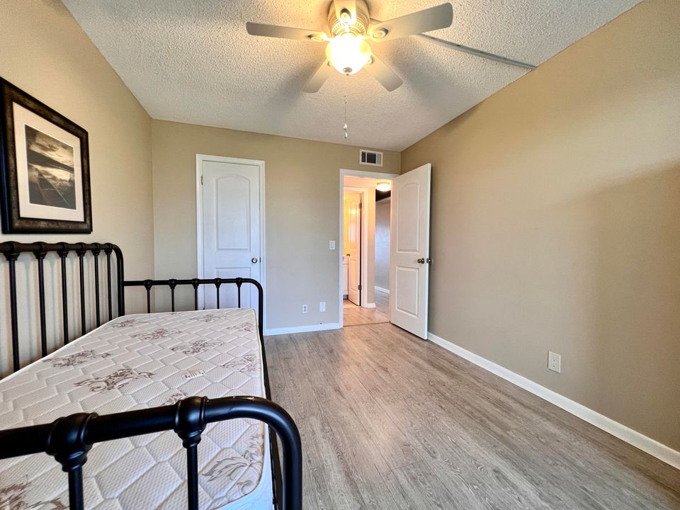 For Rent: $1,650 (2 beds, 1 baths, 798 Square Feet)