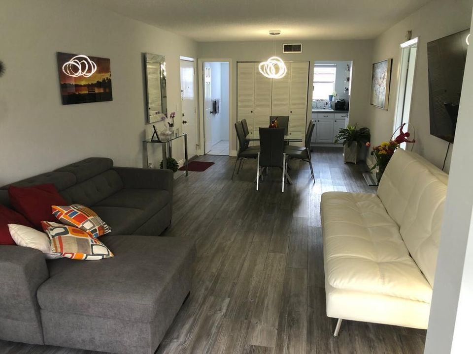 For Rent: $1,685 (1 beds, 1 baths, 704 Square Feet)