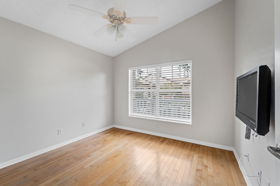 For Sale: $260,000 (2 beds, 2 baths, 1233 Square Feet)