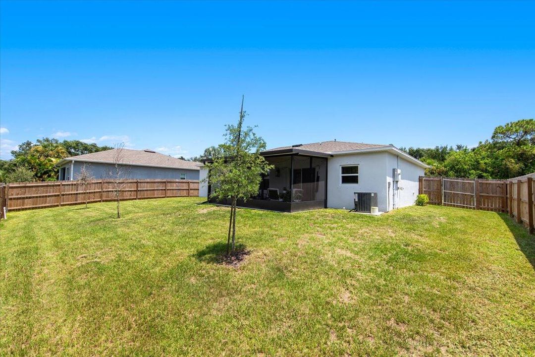 For Sale: $329,900 (3 beds, 2 baths, 1286 Square Feet)