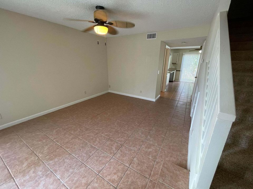 For Rent: $2,400 (2 beds, 2 baths, 1136 Square Feet)