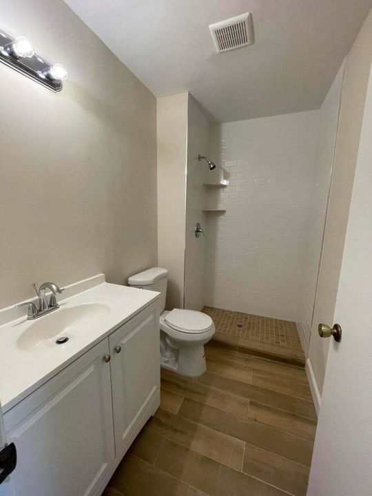 For Rent: $2,400 (2 beds, 2 baths, 1136 Square Feet)