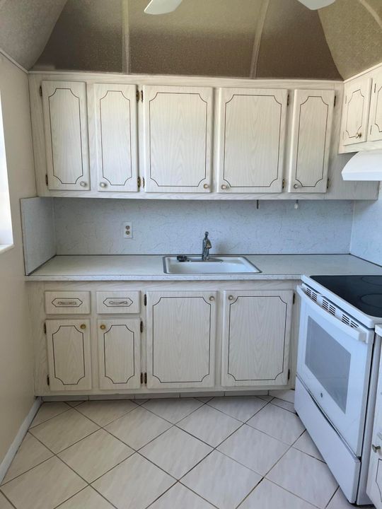 For Rent: $1,550 (2 beds, 1 baths, 798 Square Feet)