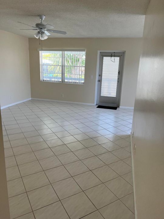 For Rent: $1,550 (2 beds, 1 baths, 798 Square Feet)