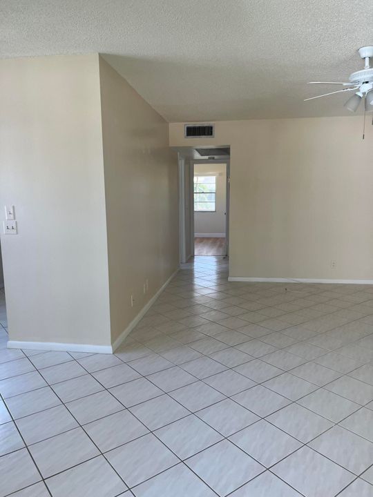 For Rent: $1,550 (2 beds, 1 baths, 798 Square Feet)