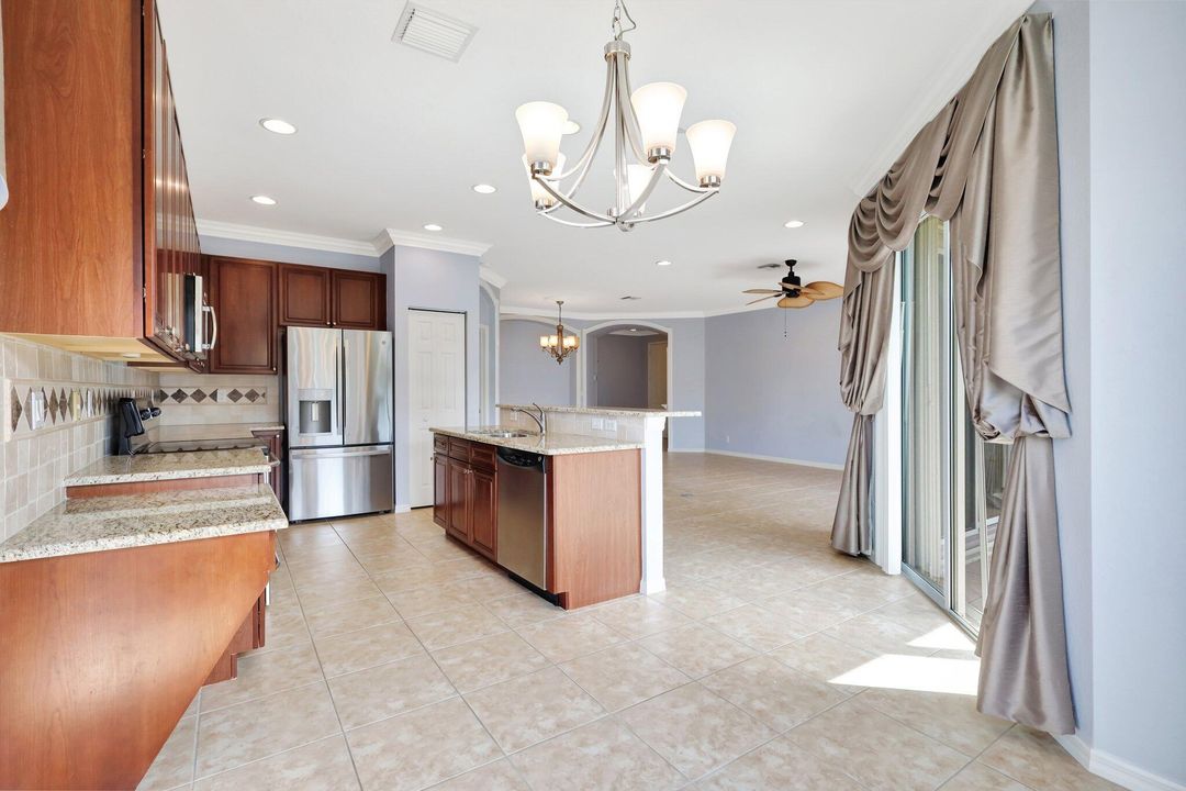 For Sale: $435,000 (3 beds, 2 baths, 1812 Square Feet)