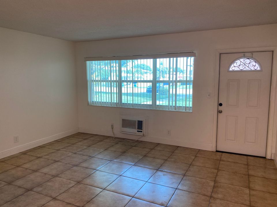 For Rent: $1,275 (1 beds, 1 baths, 570 Square Feet)