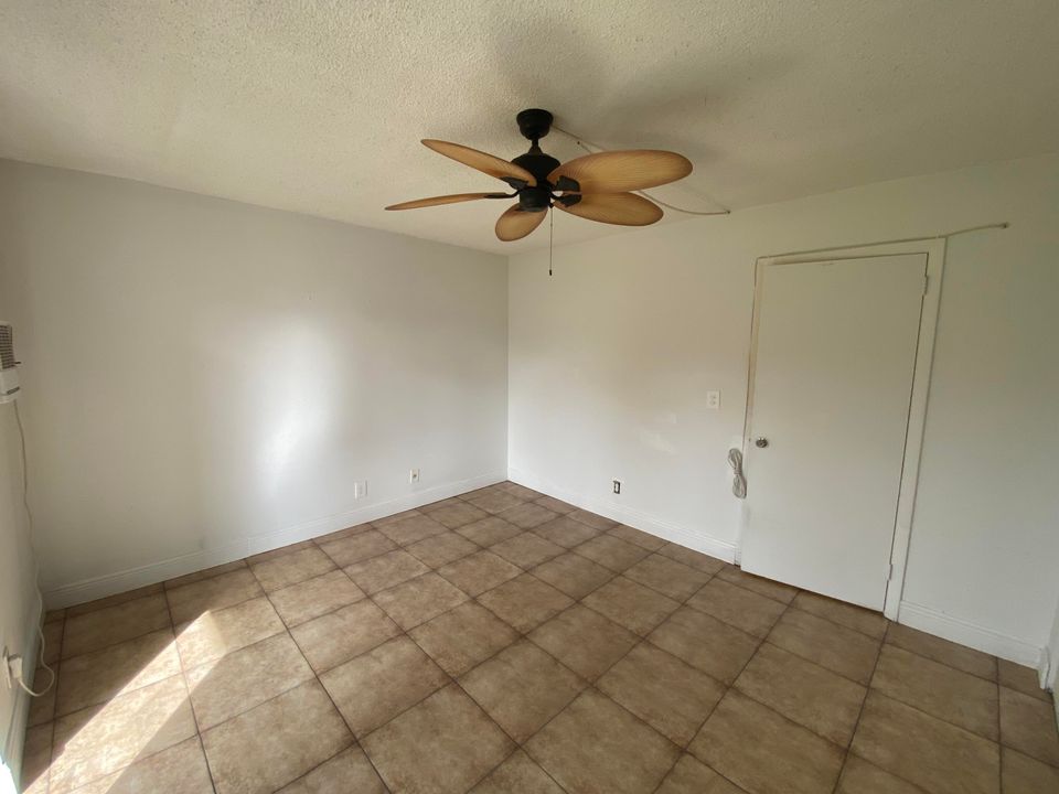 For Rent: $1,275 (1 beds, 1 baths, 570 Square Feet)