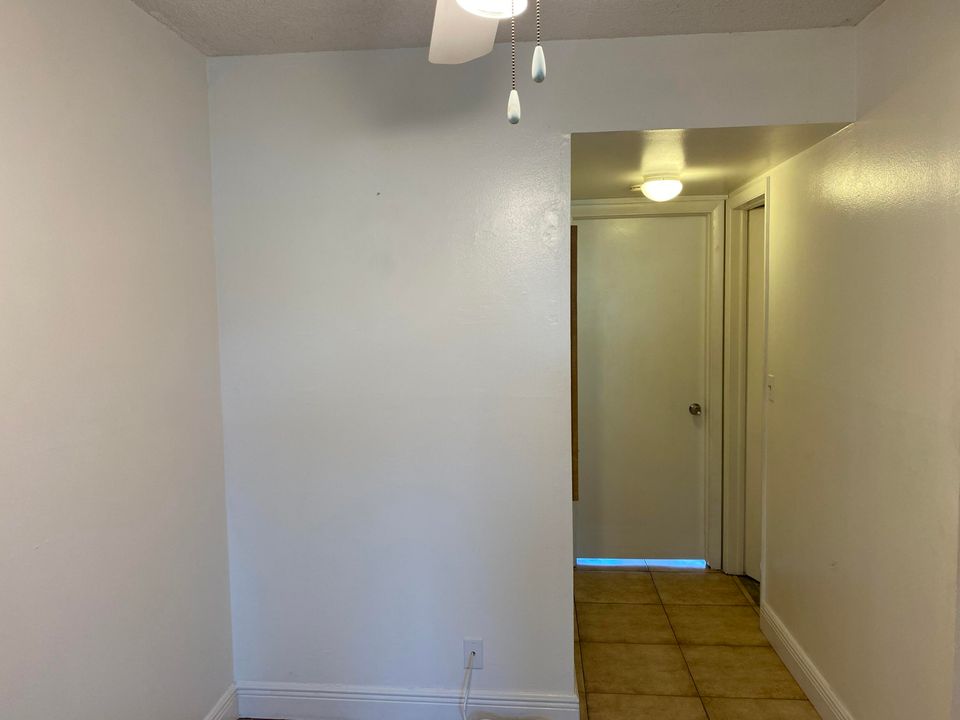 For Rent: $1,275 (1 beds, 1 baths, 570 Square Feet)