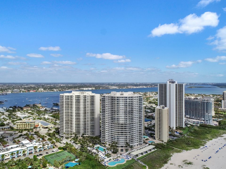 For Sale: $1,650,000 (2 beds, 2 baths, 1725 Square Feet)