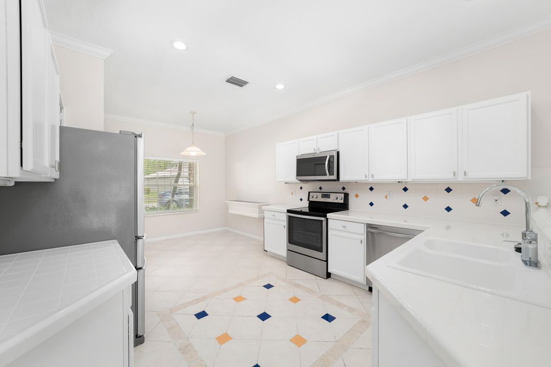 For Sale: $574,900 (3 beds, 2 baths, 1681 Square Feet)