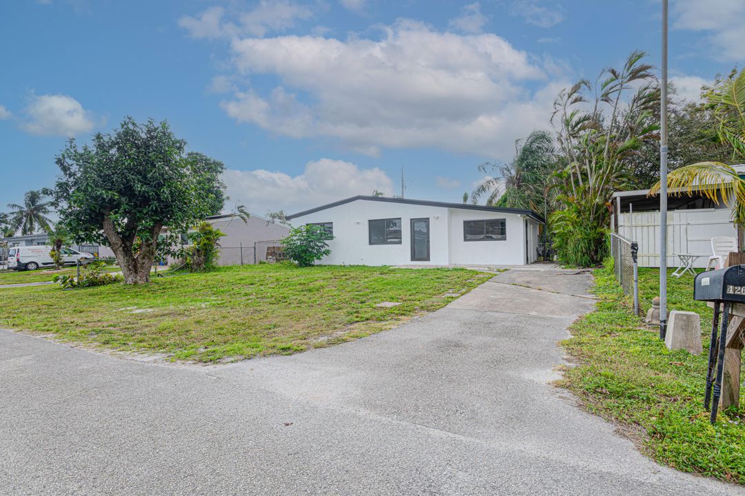 For Sale: $450,000 (3 beds, 2 baths, 840 Square Feet)