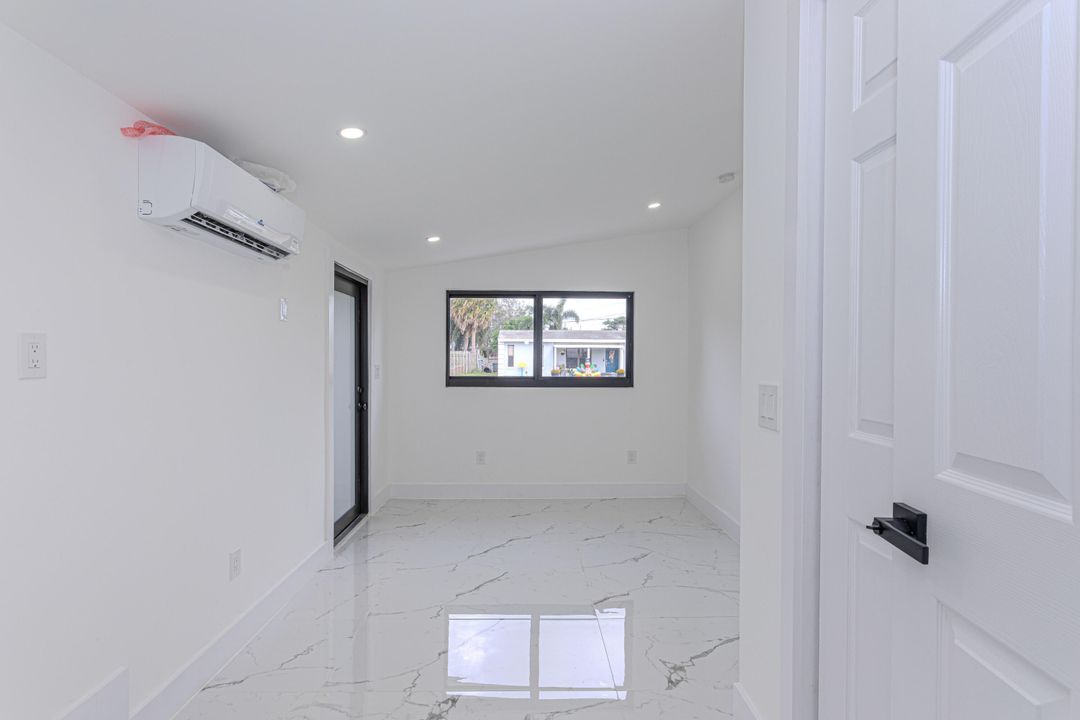 For Sale: $450,000 (3 beds, 2 baths, 840 Square Feet)