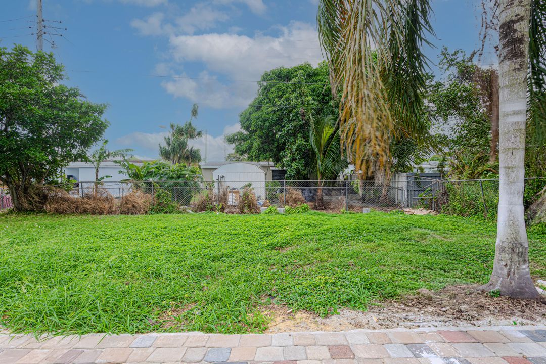 For Sale: $450,000 (3 beds, 2 baths, 840 Square Feet)