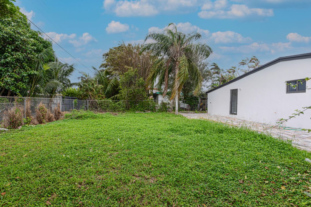 For Sale: $450,000 (3 beds, 2 baths, 840 Square Feet)