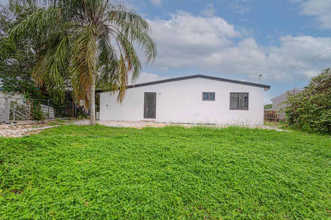 For Sale: $450,000 (3 beds, 2 baths, 840 Square Feet)