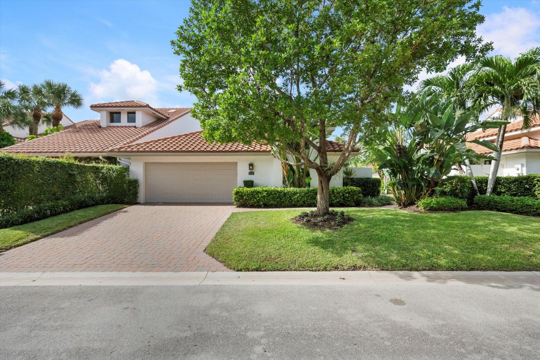 For Sale: $1,850,000 (3 beds, 3 baths, 2703 Square Feet)